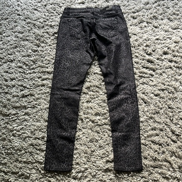 William Rast Grey Leopard Skinny Jeans 24 Like New! - Picture 2 of 7